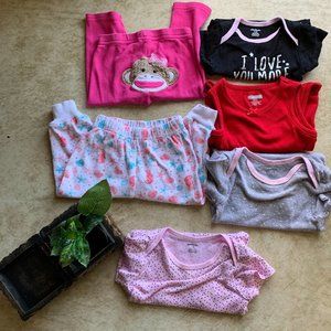Bundle baby clothes 2 pants and 3 bodysuit size 6-9 mos